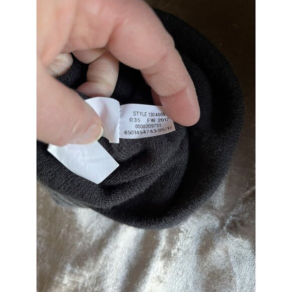 Under Armour Black & Grey Beanie Knit Winter Hat EUC Youth Boy's One Size OS - Picture 7 of 13